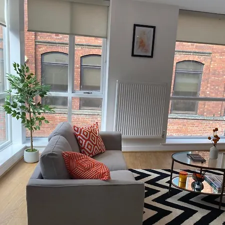 Leeds Townhouse With Private Roof Garden Sleeps 4
