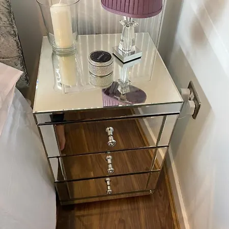 Leeds Townhouse With Private Roof Garden Sleeps 4 *
