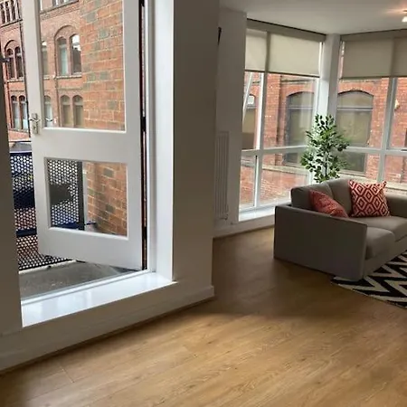 Townhouse With Private Roof Garden Sleeps 4 *