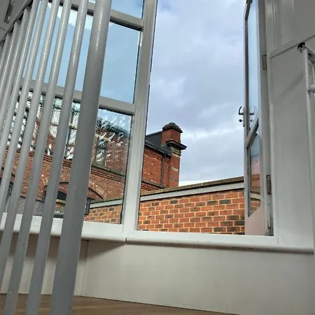 Leeds Townhouse With Private Roof Garden Sleeps 4 Apartment