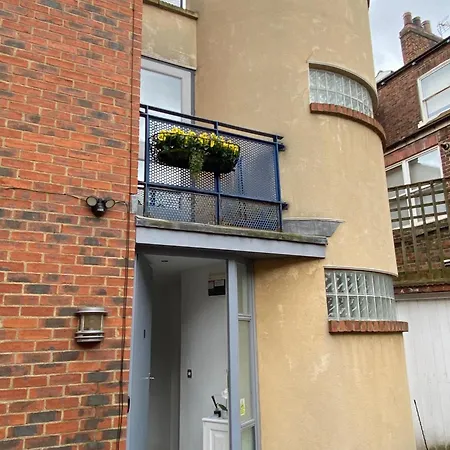 Townhouse With Private Roof Garden Sleeps 4