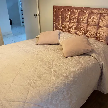 Apartment Townhouse With Private Roof Garden Sleeps 4 *