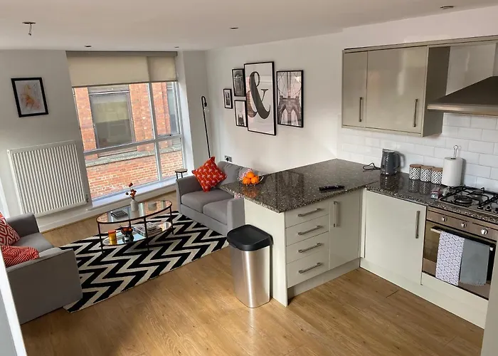 Townhouse With Private Roof Garden Sleeps 4