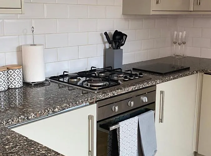 Townhouse With Private Roof Garden Sleeps 4 *