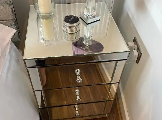 Townhouse With Private Roof Garden Sleeps 4 *