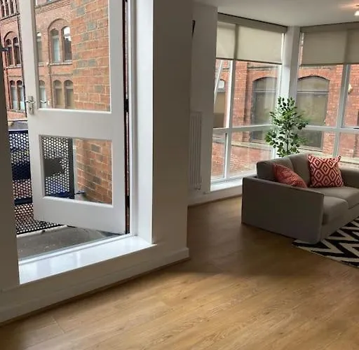 Townhouse With Private Roof Garden Sleeps 4 *