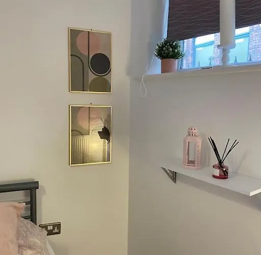 Townhouse With Private Roof Garden Sleeps 4 公寓 利兹