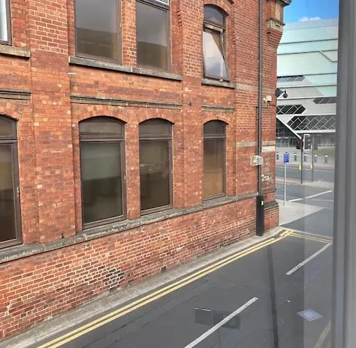 Townhouse With Private Roof Garden Sleeps 4 * Leeds (West Yorkshire)