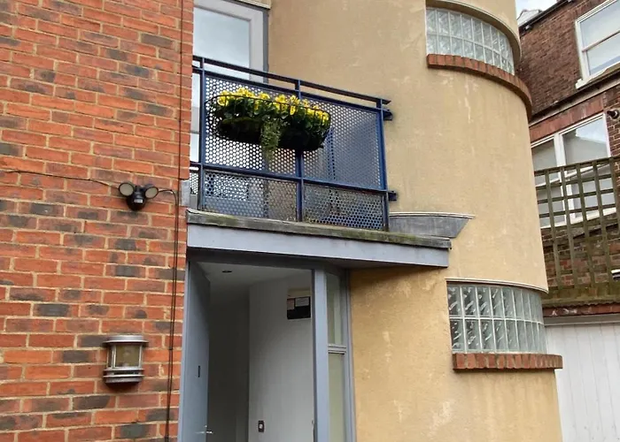 Townhouse With Private Roof Garden Sleeps 4